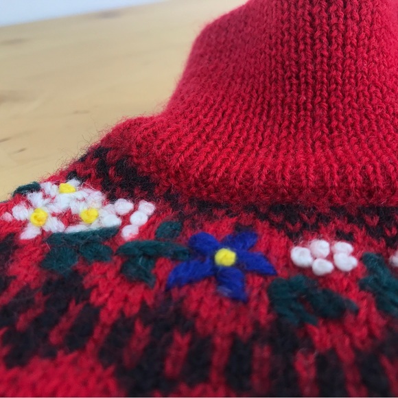 Vintage Eddie Bauer Wool Sweater Red Pullover Fair Isle Embroidered Flowers Sz S - Picture 4 of 14
